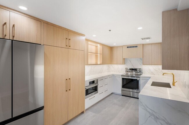 Building Photo - 75-83-83 Cambridge Pkwy