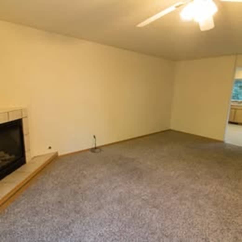 Building Photo - 462 NW Webb St