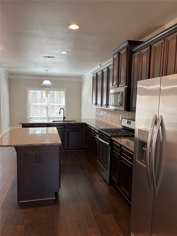 Building Photo - 410 Live Oak Pass