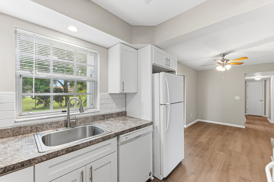 Building Photo - 1514 Edgewater Cir