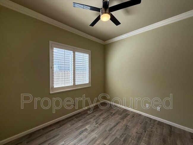 Building Photo - 523 Ruess Rd