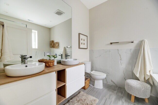 Building Photo - 740 E Irving Park Rd