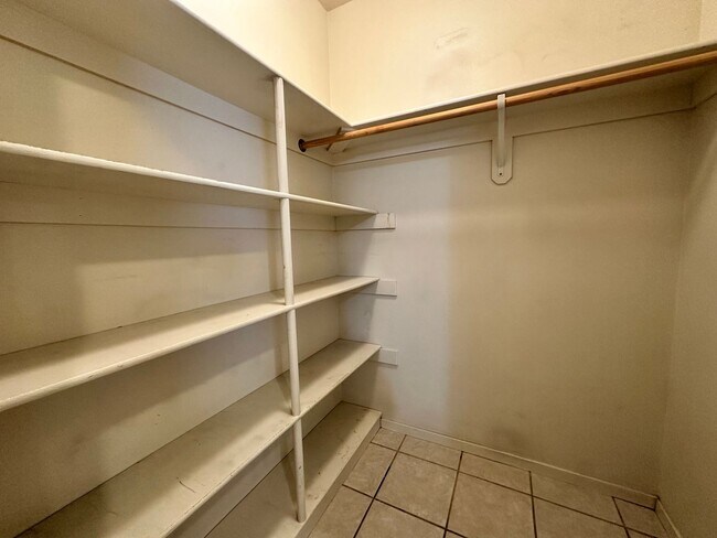 Building Photo - 2 bedroom, 2 bath apartment