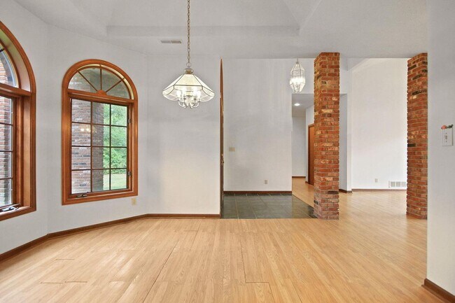 Building Photo - Private 3BR Brick Home with Scenic View