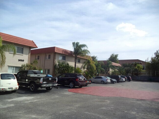 Building Photo - 3050 NE 5th Terrace