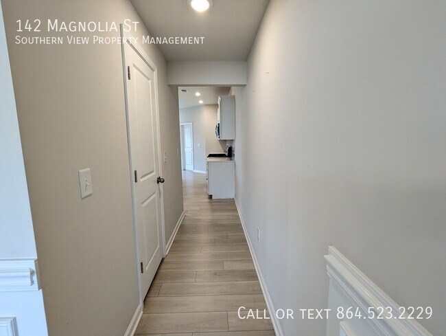 Building Photo - 142 Magnolia St