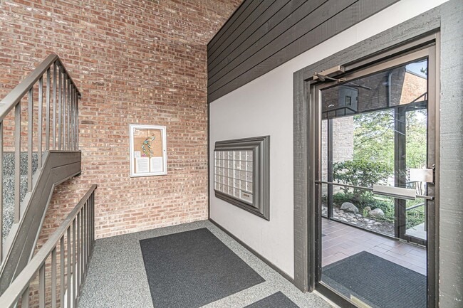 Building Photo - 1255 N Sterling Ave