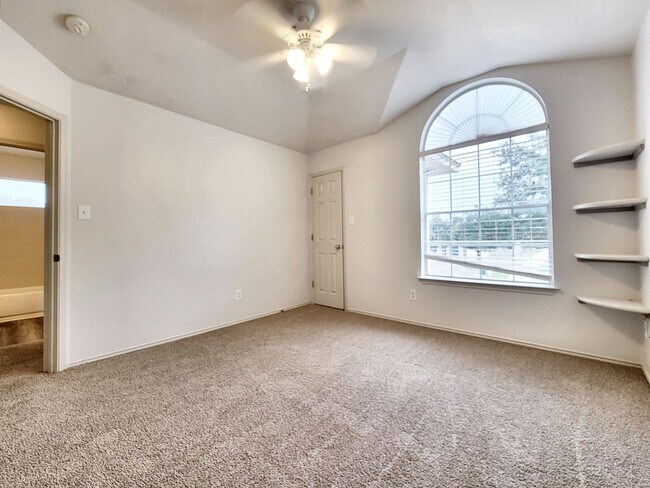 Building Photo - Inviting 3BR/2.5BA with Spacious Bedrooms & Great Outdoor Space