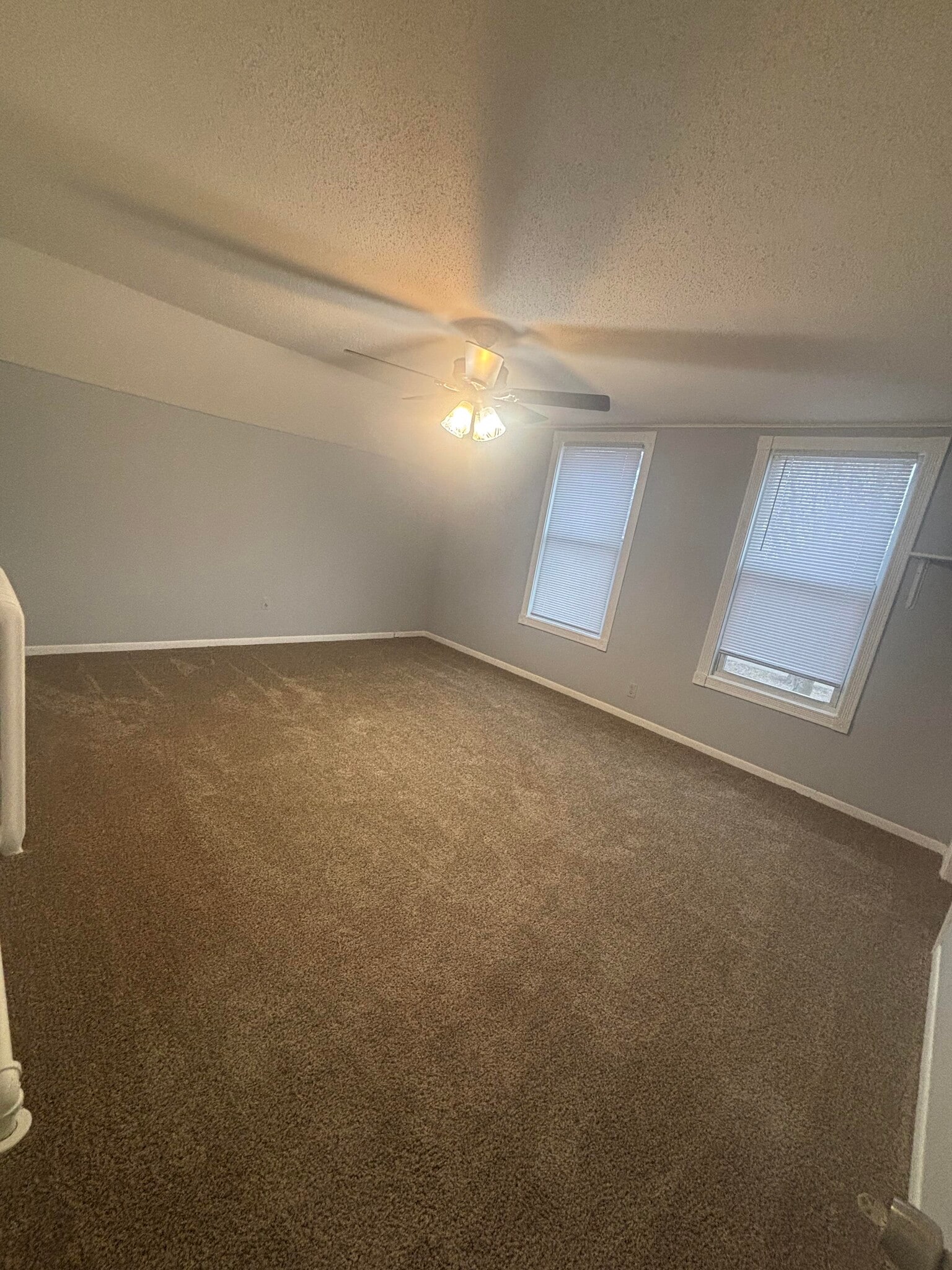 Room2 - 620 8th Ave S