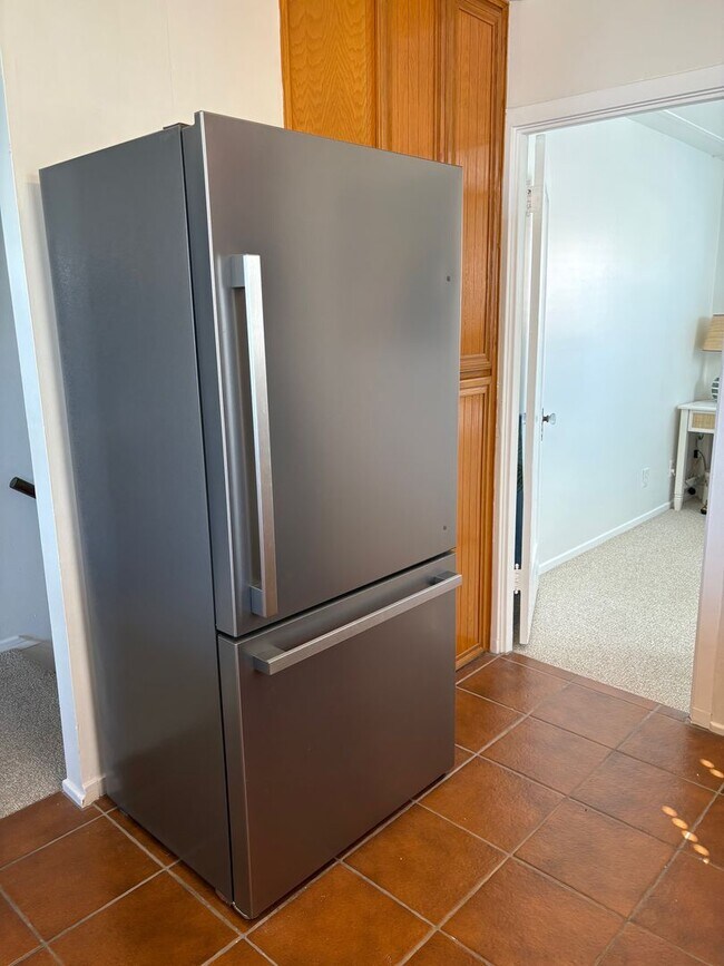 Building Photo - 4027-4029 Ocean Dr