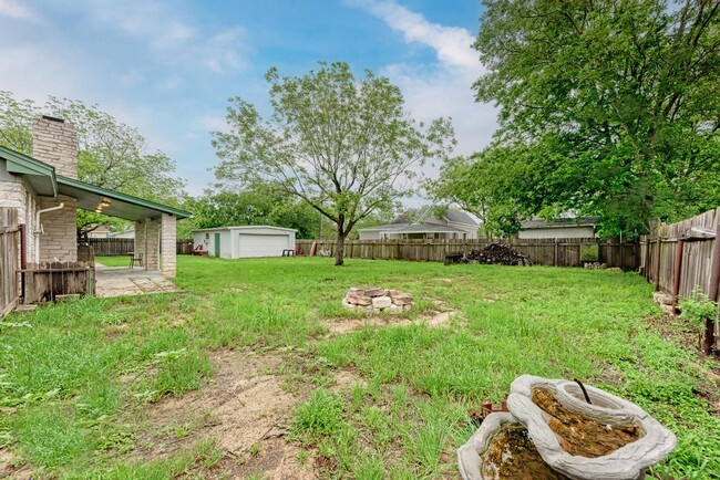 Building Photo - 103 Hutto St
