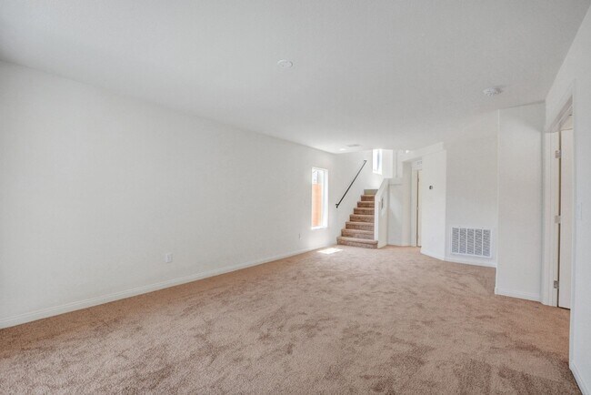 Building Photo - HUGE 3 Story, 5 Bedroom Home in the Southwest!