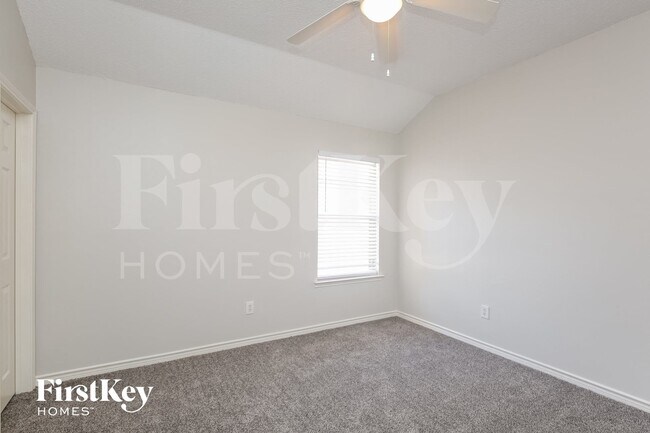 Building Photo - 2124 Twin Creek Ln