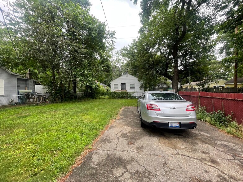 Building Photo - 1141 E Bernhard Ave