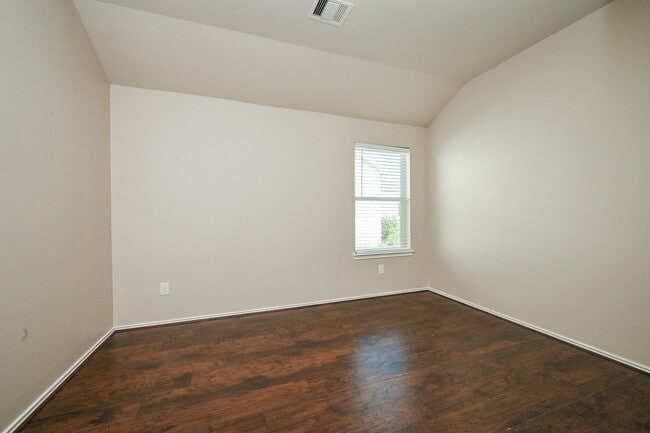 Building Photo - 2119 Mateo Park Dr