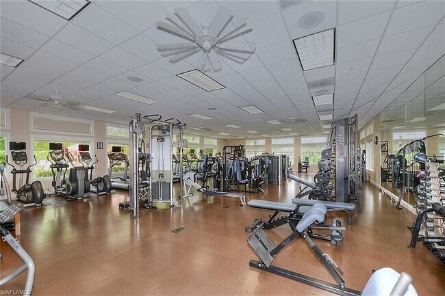 Building Photo - 3 bedroom 2 bath pool home in Colonial Cou...