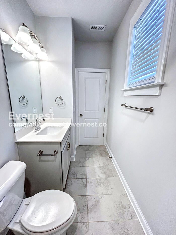 Building Photo - 331 Caledonia Ct