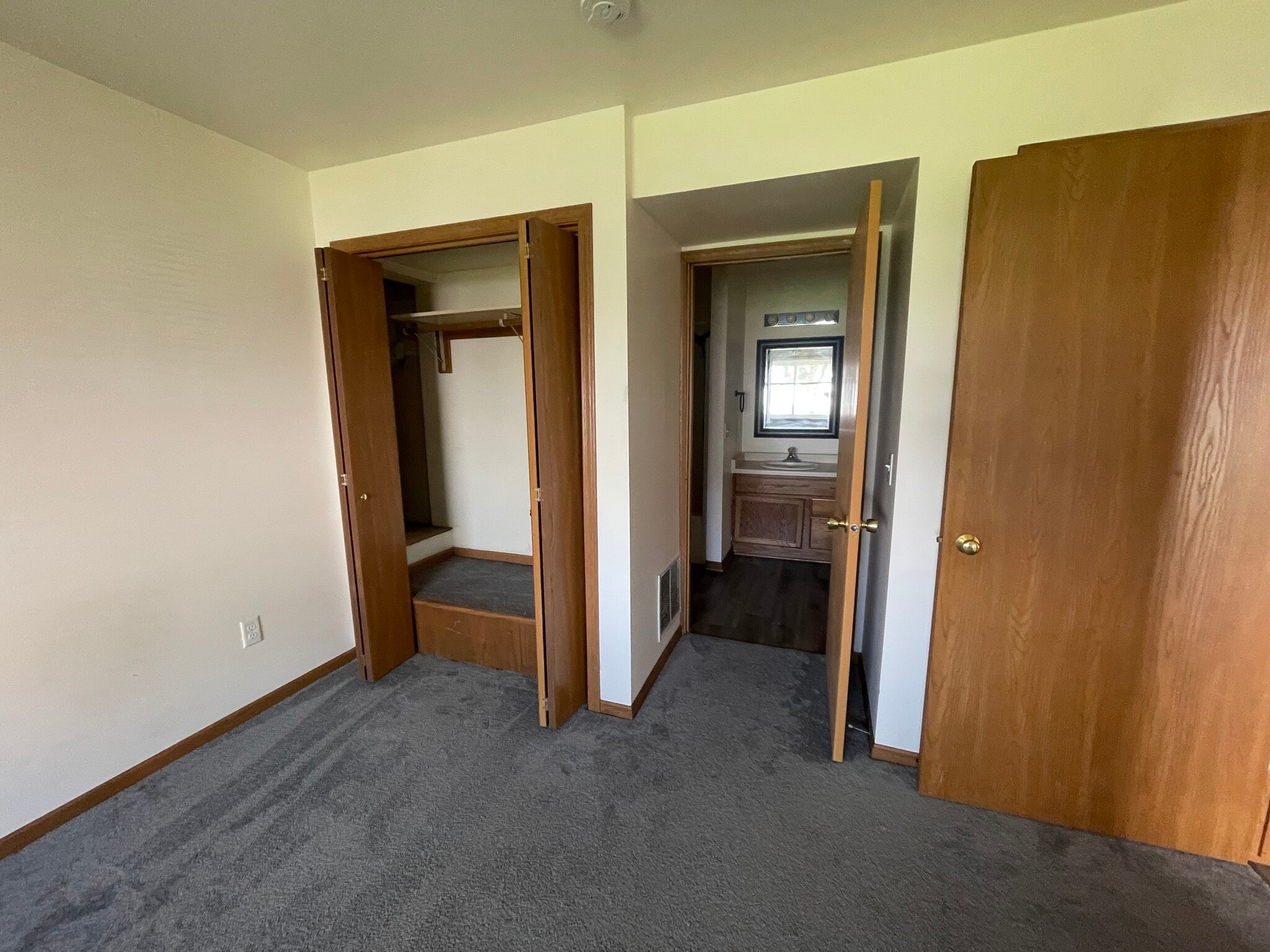 Building Photo - 566 Athletic Way