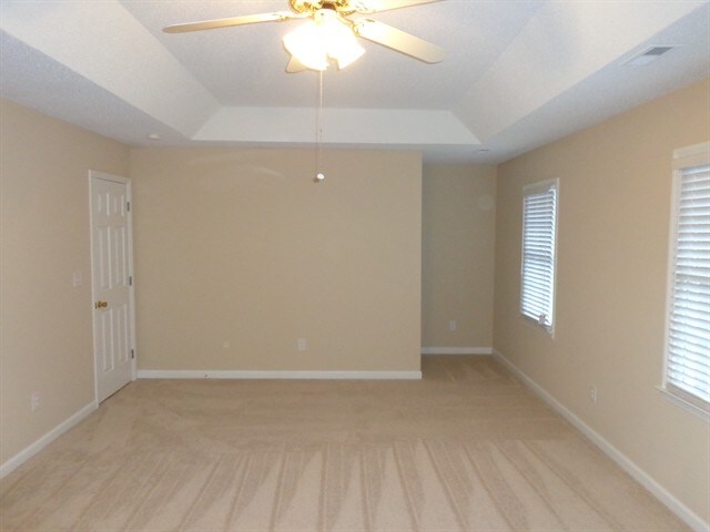 Building Photo - 946 George Place Dr
