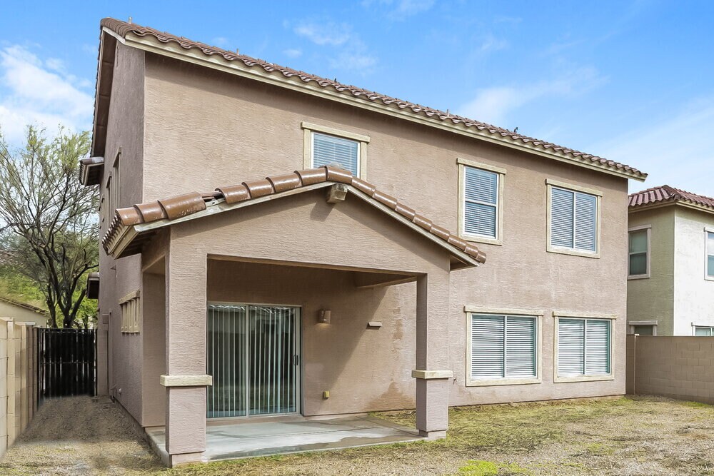 Building Photo - 945 E Corral St