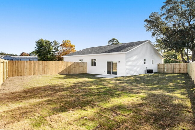 Building Photo - Lagoon Oaks