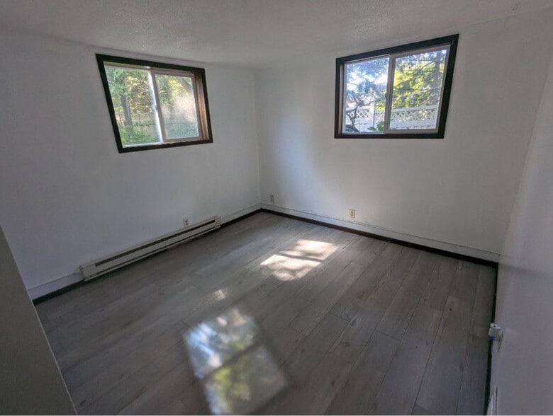 Building Photo - 909 7th St