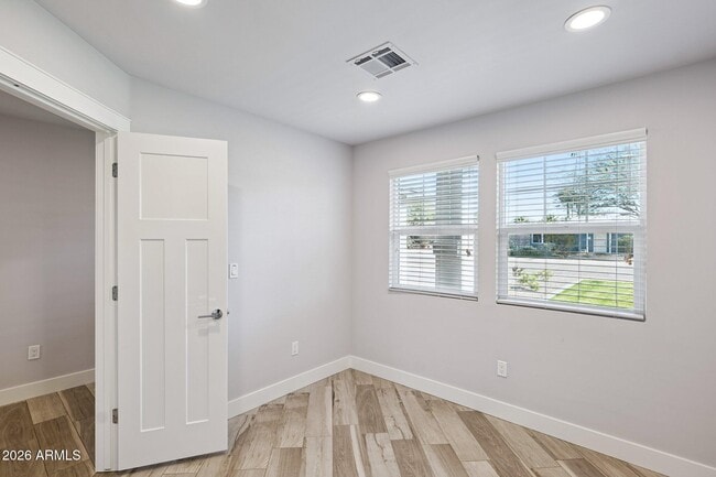 Building Photo - 4232 North 19th Pl