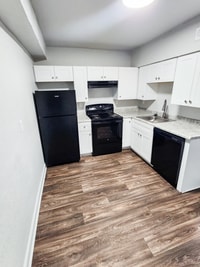 Building Photo - 548 Madison St