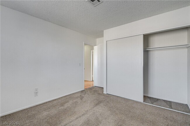 Building Photo - 707 Honeybee Ct