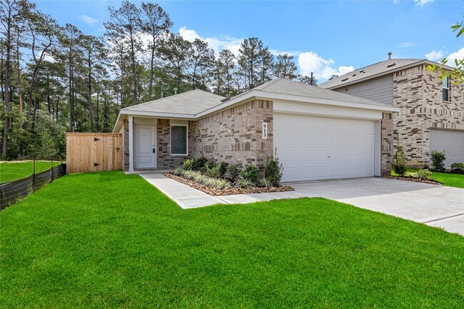 Building Photo - 915 Songbird Ln