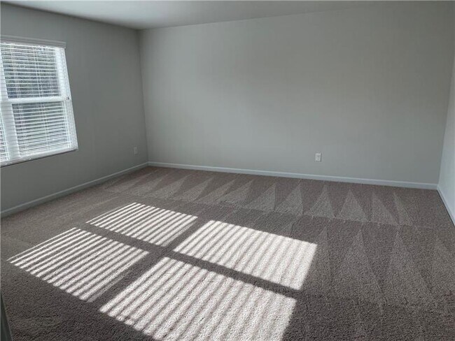 Building Photo - 240 Summerwood Ln