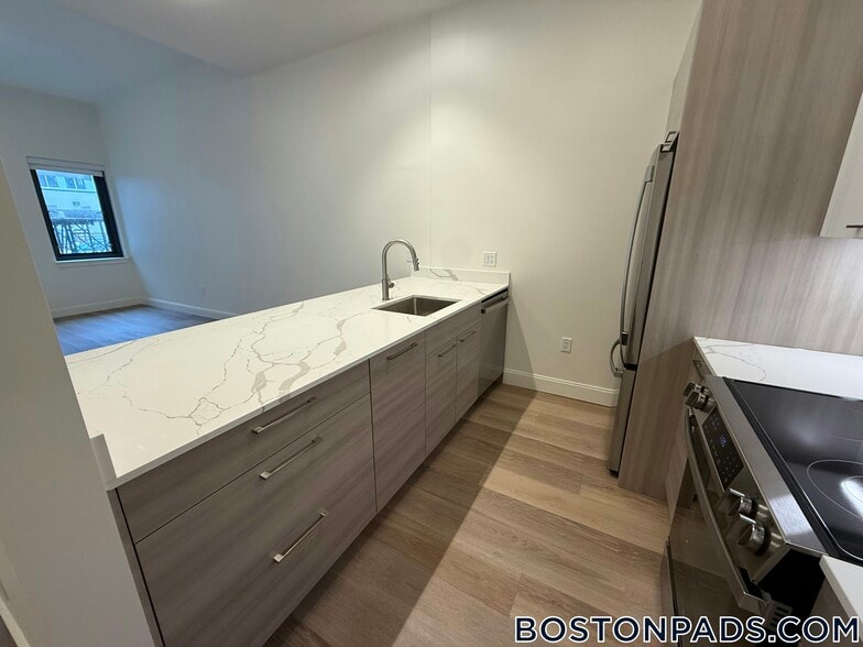 Building Photo - 1079 Commonwealth Ave