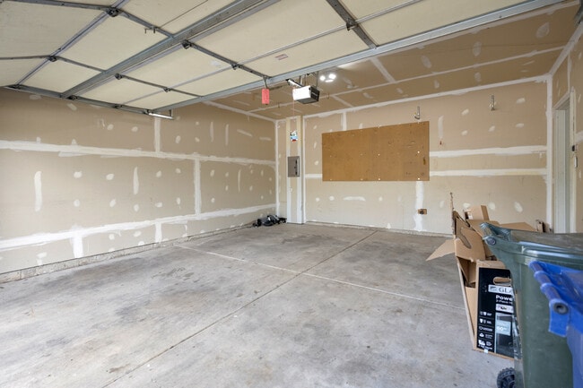 Building Photo - 609 Esla Ct