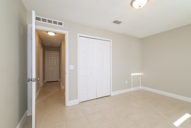 Building Photo - Spacious Comfort Meets Modern Touches