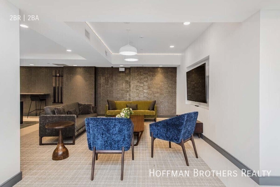 Building Photo - 455 S Kenmore Ave