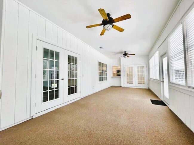 Building Photo - 4/2 Home located in Cul-de-sac in Capri