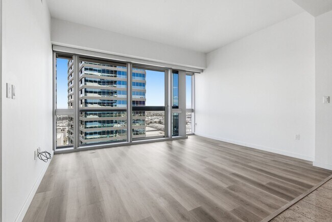Building Photo - Martin 1905-Stunning Strip Views from this 2Bd Residence