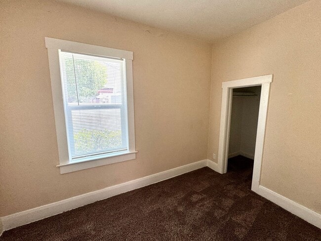 Building Photo - Old World Charm 2 bedroom / 1 bath