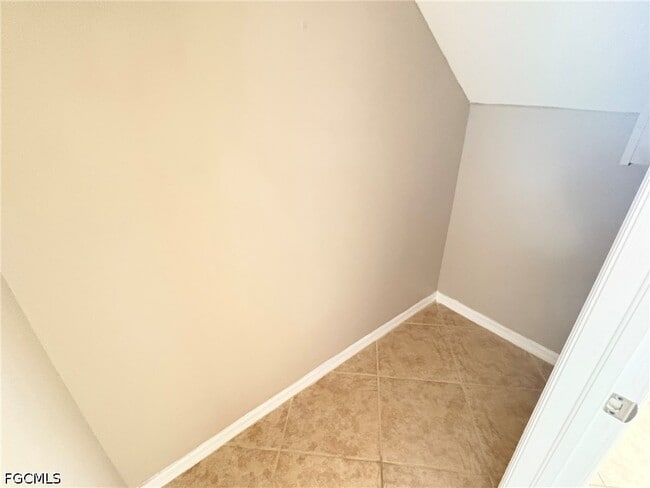 Building Photo - 3643 Pine Oak Cir