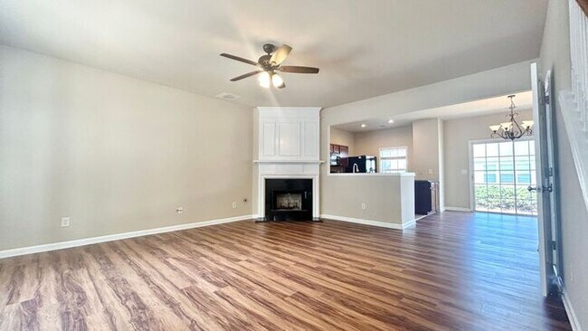 Building Photo - Gorgeous Alpharetta Townhouse! 3 Bedrooms/2.5 Bathrooms, Hardwoods, End Unit!