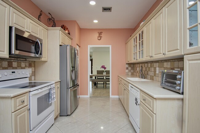 Building Photo - 7811 Villa Nova Dr