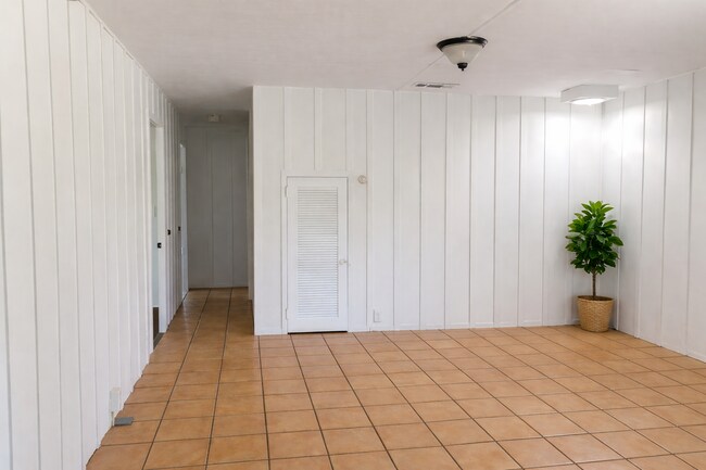 Building Photo - 891 Concha Loma Dr