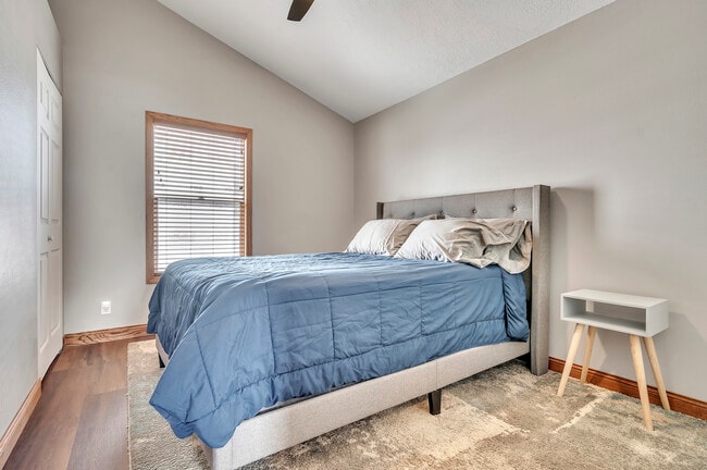 Building Photo - 2803 Sportsmans Dr