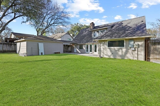 Building Photo - 10811 Tupper Lake Dr