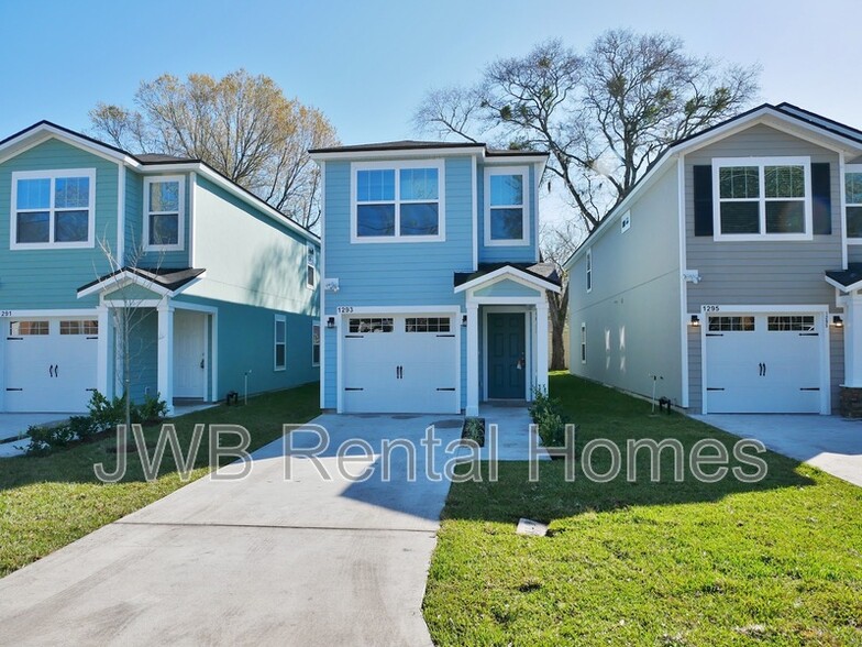 Primary Photo - 1293 Neva St