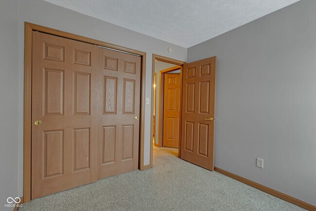 Building Photo - 6318 Pickwick Ct