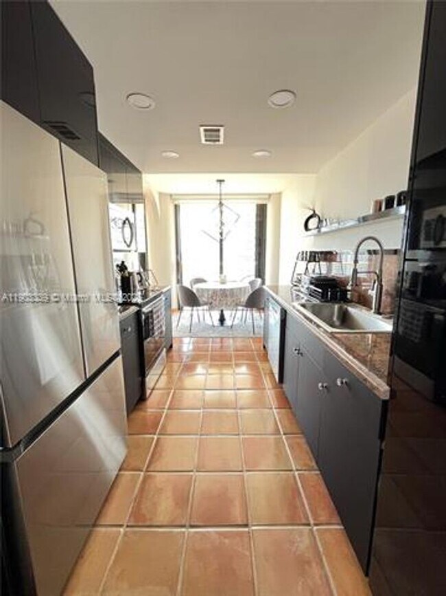 Building Photo - 4000 Island Blvd