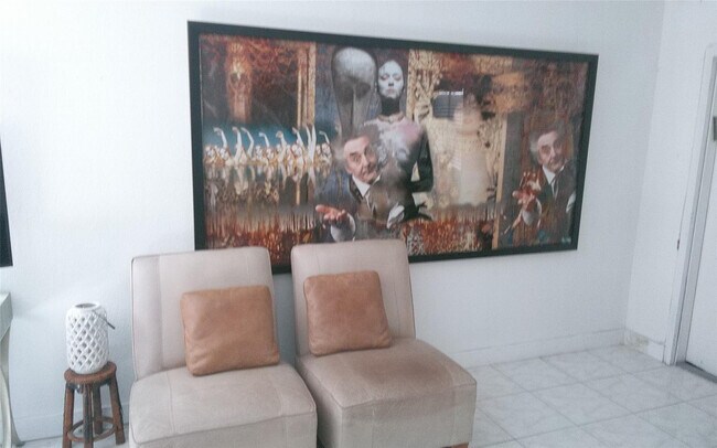 Building Photo - 307 Saxony Dr