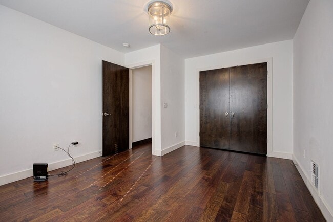 Building Photo - Modern 3-Bedroom Duplex Near OU Health Center and Okana Resort