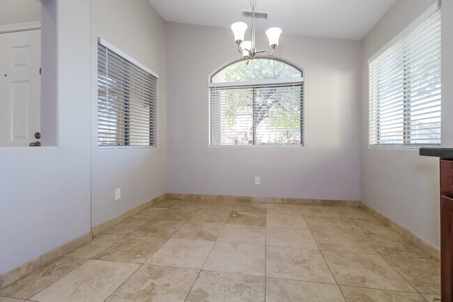 Building Photo - 10994 W Rio Vista Ln